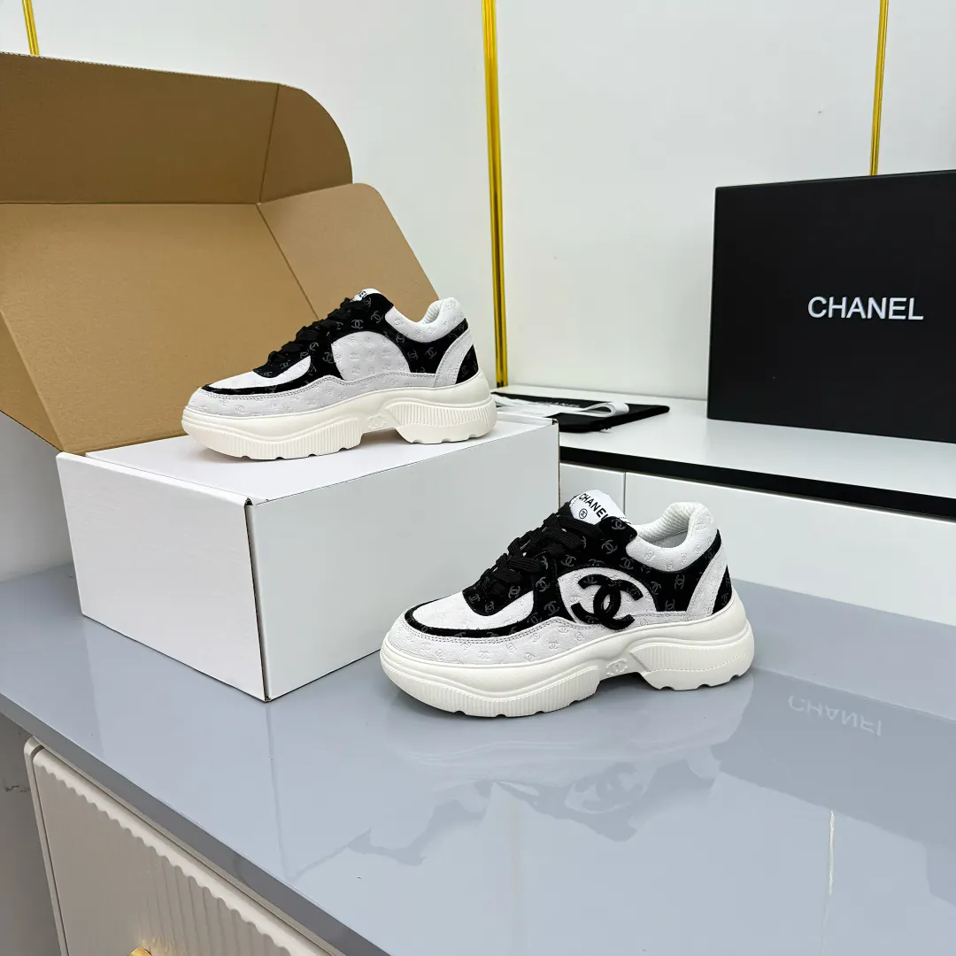 👟👟Ex-factory price 620👟👟 Chanel bread shoes ~ original calfskin panda shoes Chanel 25C latest hot style panda black and white sports shoes casual sneakers Xiaoxiang hot item classic black and white panda color coco girls must pay Fabric: original custom mixed sheepskin lining: original imported breathable mesh lining outsole: Original molded rubber + TPU combination Size: Women's 35-41